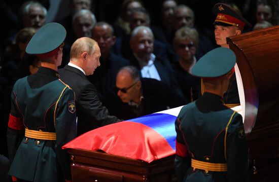 President Putin visits funeral ceramony for Iosif Kobzon