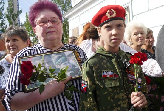 Bidding last respects to Donetsk People's Republic Head Alexander Zakharchenko