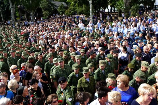 Bidding last respects to Donetsk People's Republic Head Alexander Zakharchenko