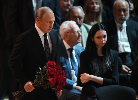 President Putin visits funeral ceramony for Iosif Kobzon