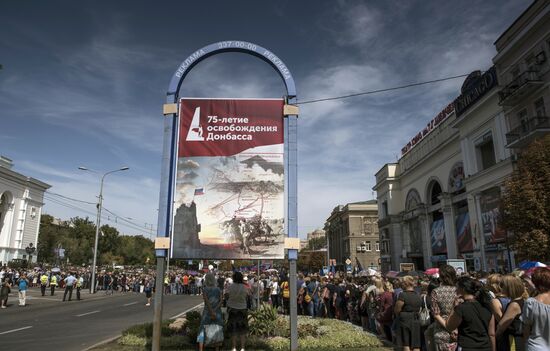 Bidding last respects to Donetsk People's Republic Head Alexander Zakharchenko