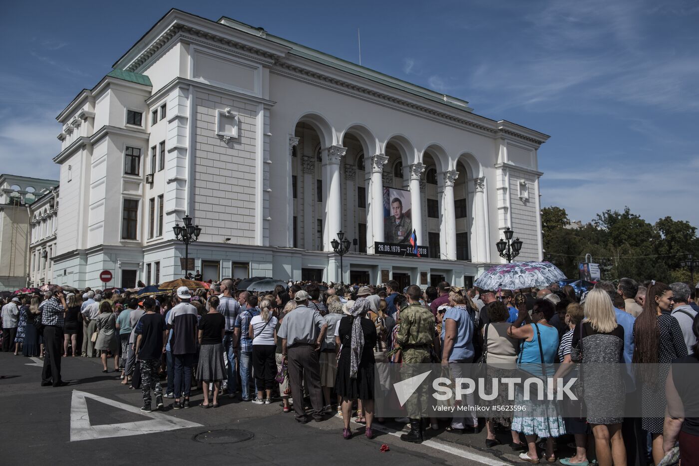 Bidding last respects to Donetsk People's Republic Head Alexander Zakharchenko