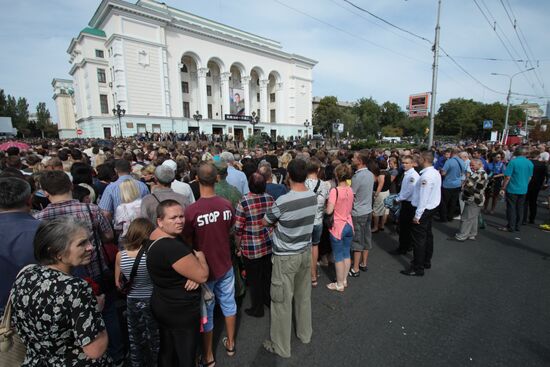 Bidding last respects to Donetsk People's Republic Head Alexander Zakharchenko