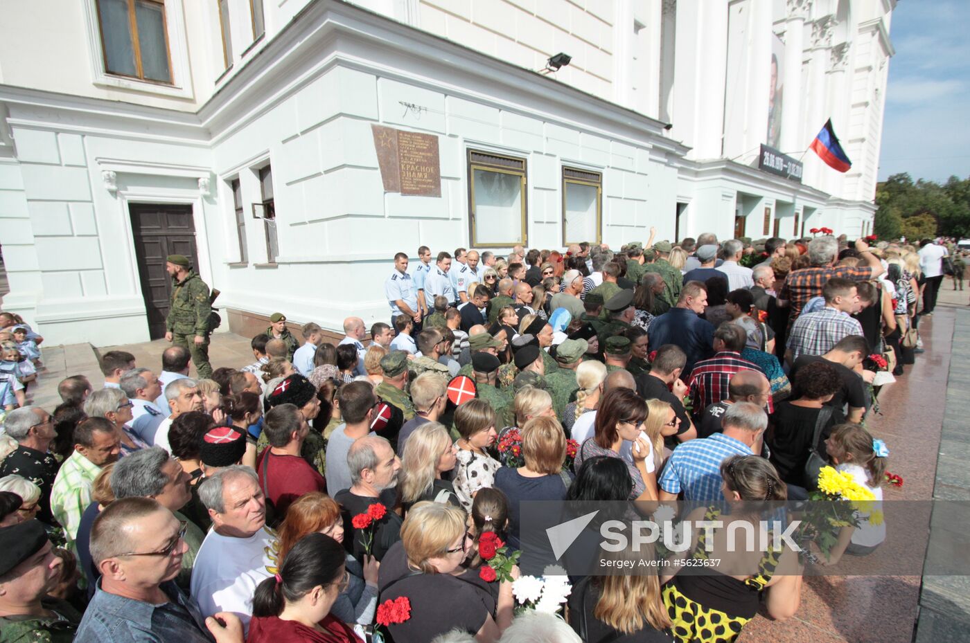 Bidding last respects to Donetsk People's Republic Head Alexander Zakharchenko