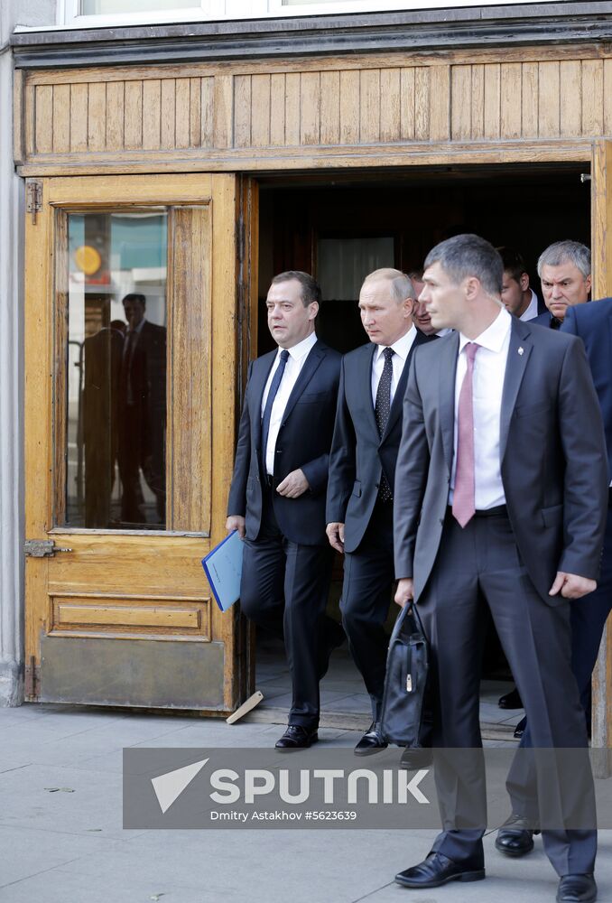 President Putin visits funeral ceramony for Iosif Kobzon