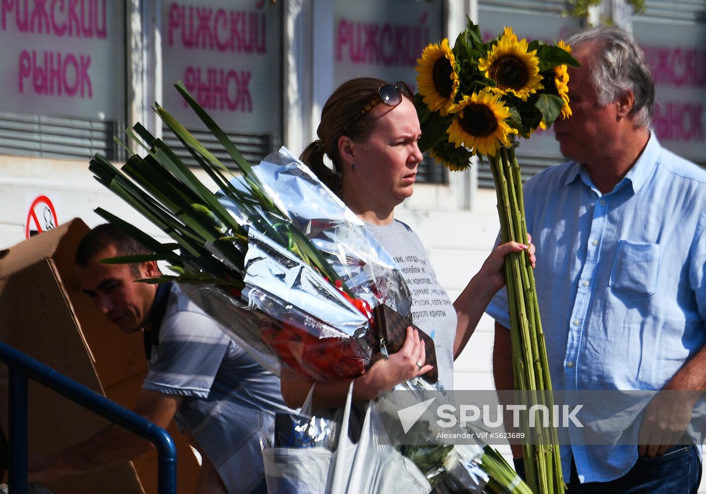 Selling flowers ahead of school year
