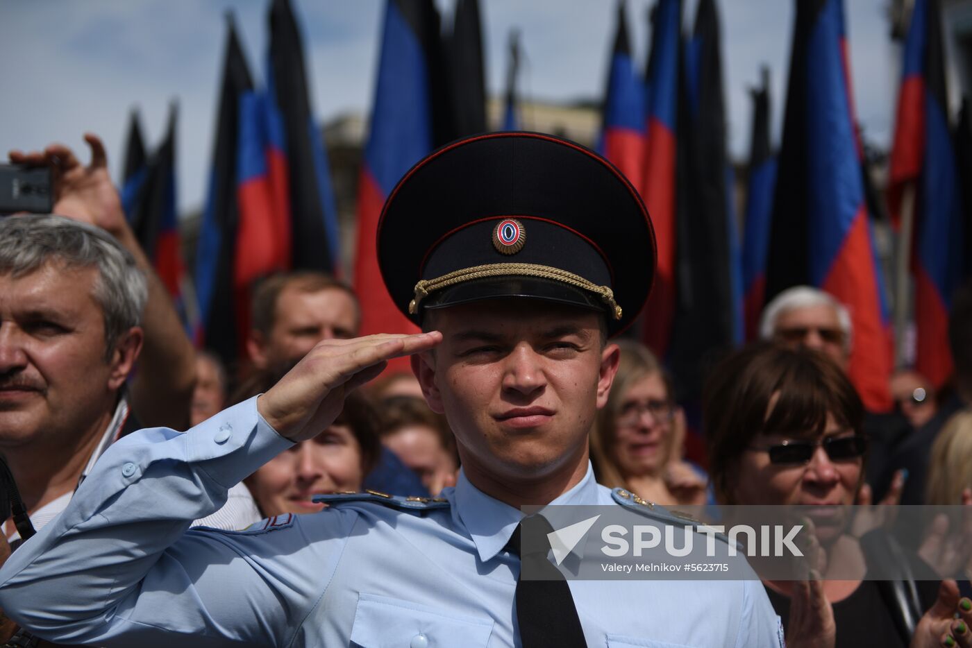 Bidding last respects to Donetsk People's Republic Head Alexander Zakharchenko