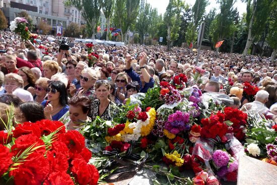 Bidding last respects to Donetsk People's Republic Head Alexander Zakharchenko