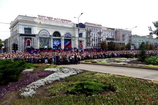 Bidding last respects to Donetsk People's Republic Head Alexander Zakharchenko