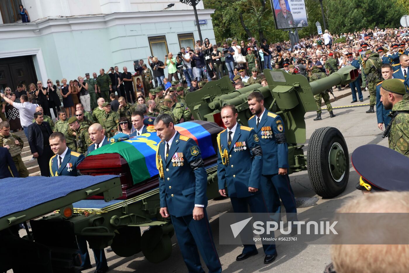 Bidding last respects to Donetsk People's Republic Head Alexander Zakharchenko