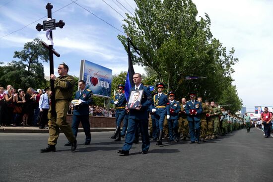 Bidding last respects to Donetsk People's Republic Head Alexander Zakharchenko