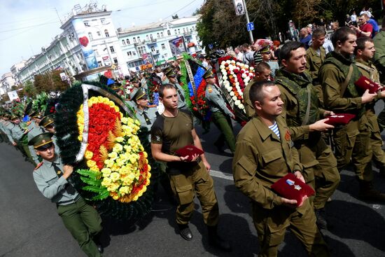 Bidding last respects to Donetsk People's Republic Head Alexander Zakharchenko