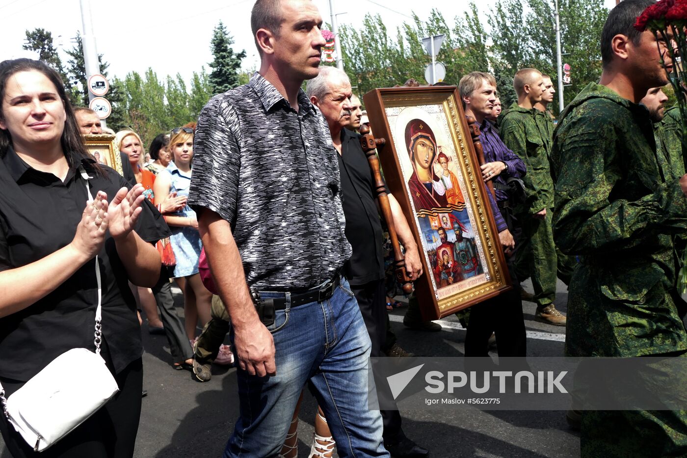 Bidding last respects to Donetsk People's Republic Head Alexander Zakharchenko