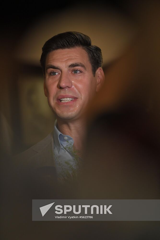 Chekhov Moscow Art Theater company meets before new season