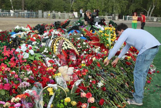 Bidding last respects to Donetsk People's Republic Head Alexander Zakharchenko