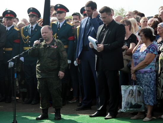 Bidding last respects to Donetsk People's Republic Head Alexander Zakharchenko