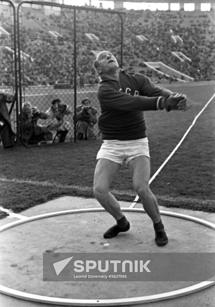 Hammer thrower Rudenkov