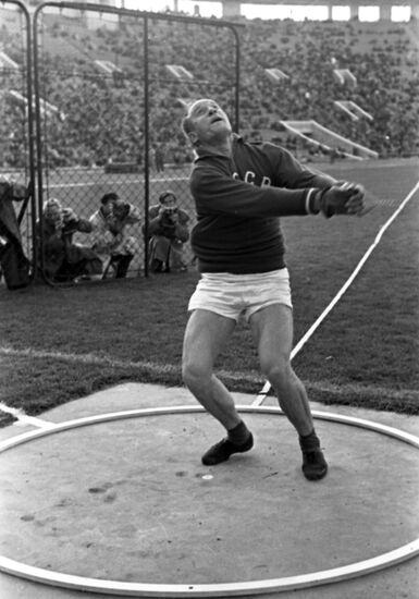 Hammer thrower Rudenkov