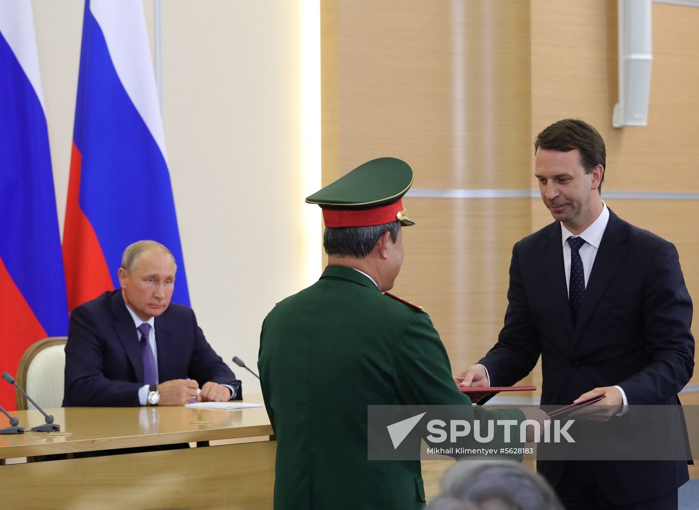 Russian President Vladimir Putin meets with General Secretary of Communist Party of Vietnam Nguyen Phu Trọng