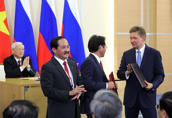 Russian President Vladimir Putin meets with General Secretary of Communist Party of Vietnam Nguyen Phu Trọng