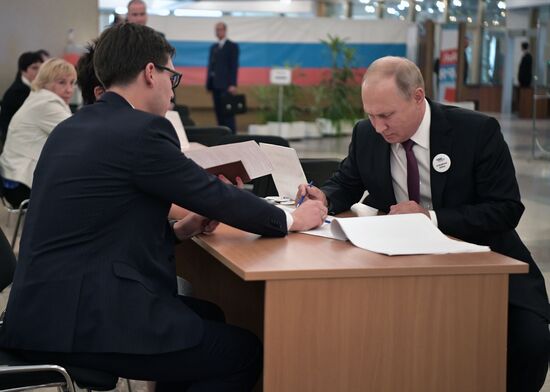 Russian President Vladimir Putin casts vote in Moscow mayoral election