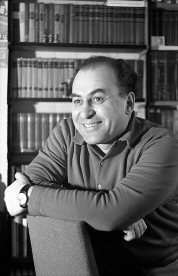 Soviet writer Anatoly Markusha