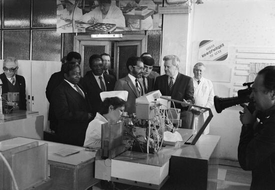Delegation from Mozambique visits USSR