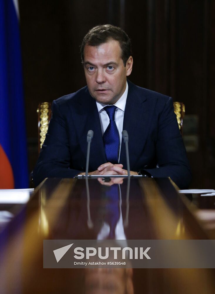 Prime Minister Medvedev chairs meeting with his deputies