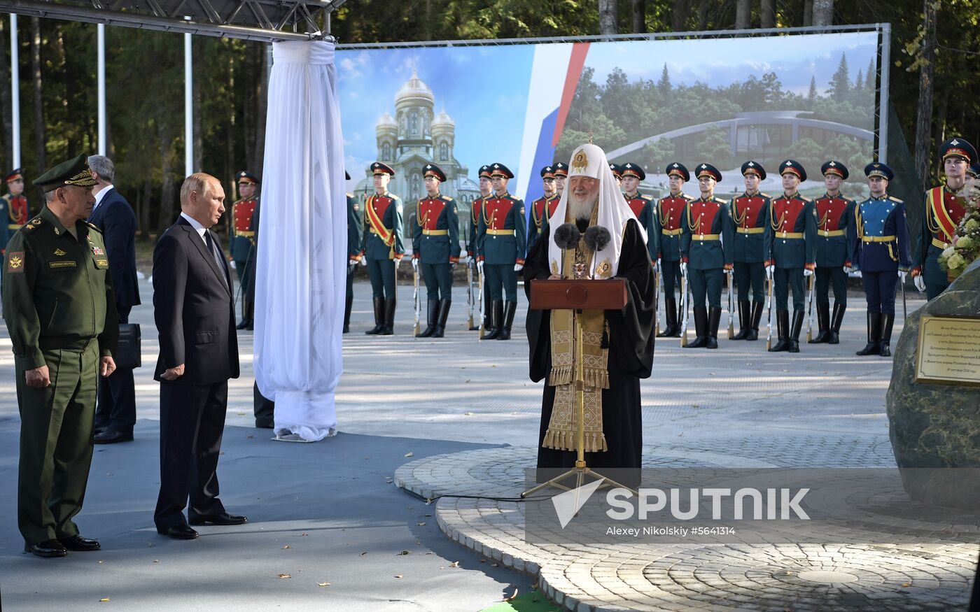 President Vladimir Putin visits Patriot park