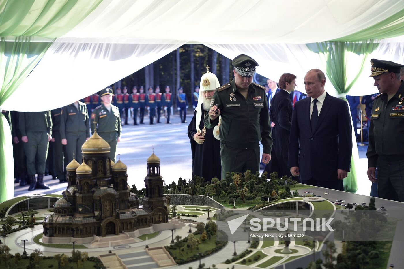 President Vladimir Putin visits Patriot park