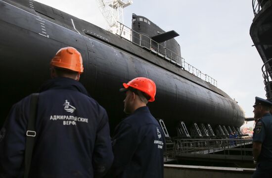 Russia Submarine Launching