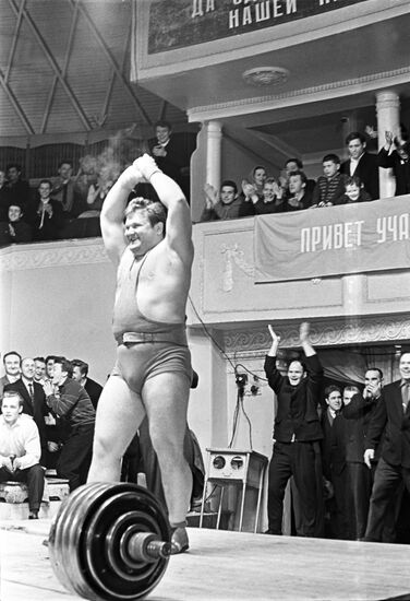 Weightlifter in heavyweight class Leonid Zhabotinsky