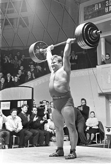 Weightlifter in heavyweight class Leonid Zhabotinsky