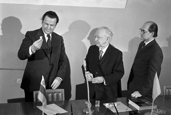 Vice President of Academy of Sciences of USSR Alexander Vinogradov and Ambassador of Bulgaria Dimiter Zhulev