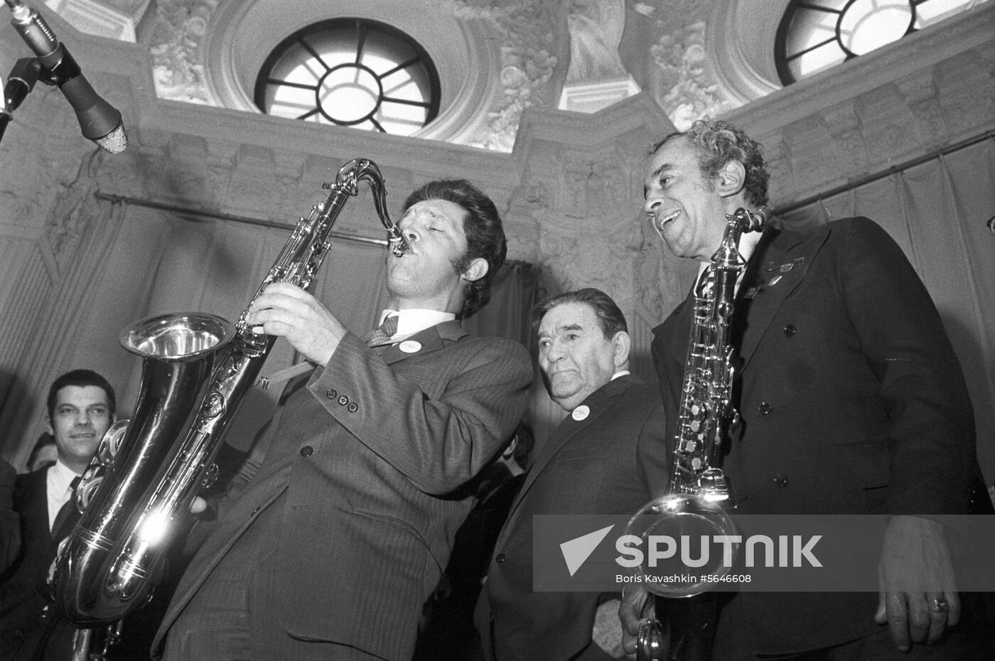 Duke Ellington's jazz orchestra tours USSR