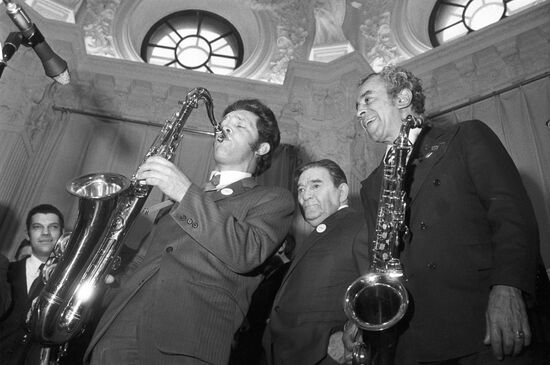 Duke Ellington's jazz orchestra tours USSR