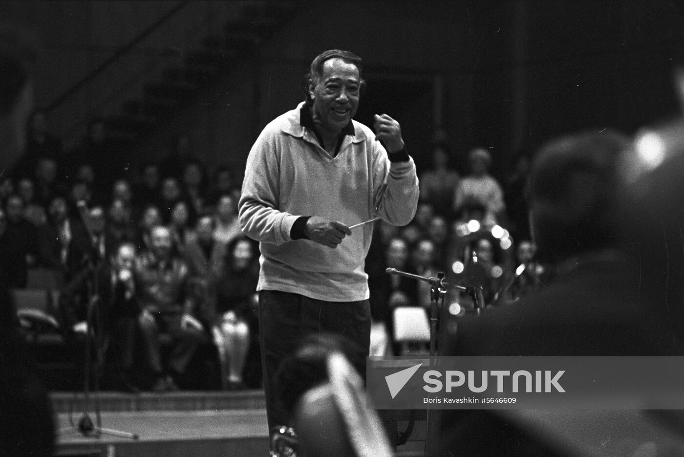 Duke Ellington's jazz orchestra tours USSR