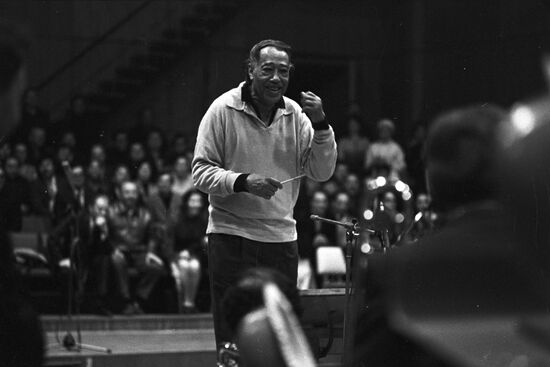 Duke Ellington's jazz orchestra tours USSR