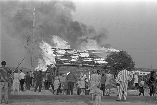 Fire blazes outside Moscow