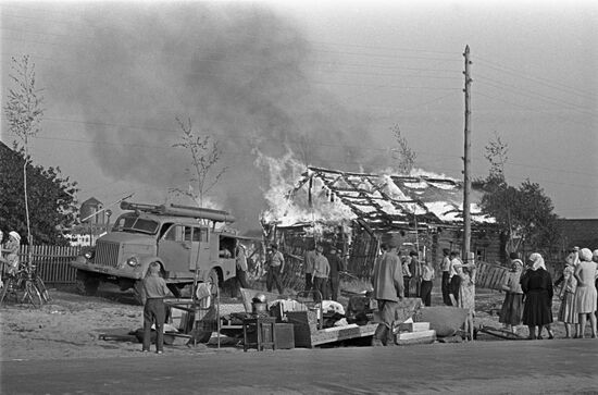 Fire blazes outside Moscow