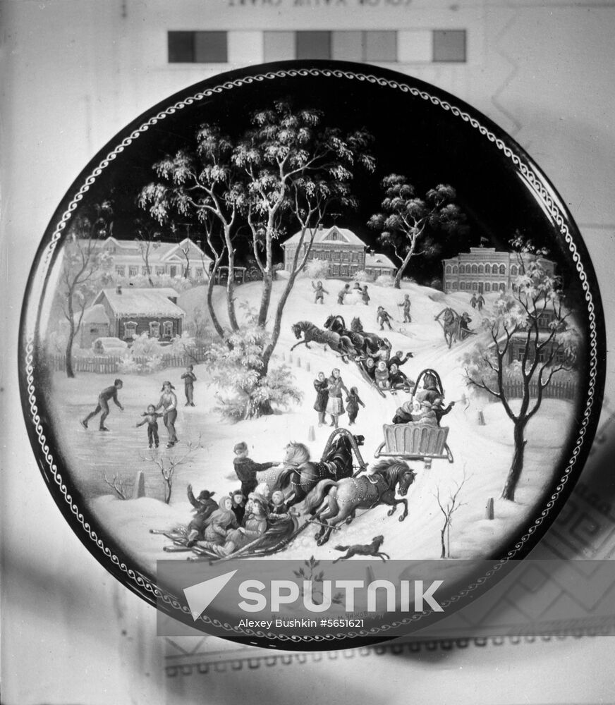 Fedoskino lacquer miniature