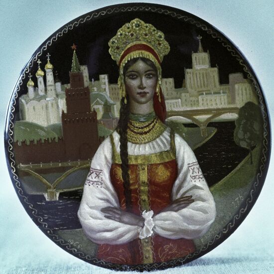 Fedoskino lacquer miniature