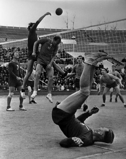 Hard Ball  by photographer Oleg Neyelov