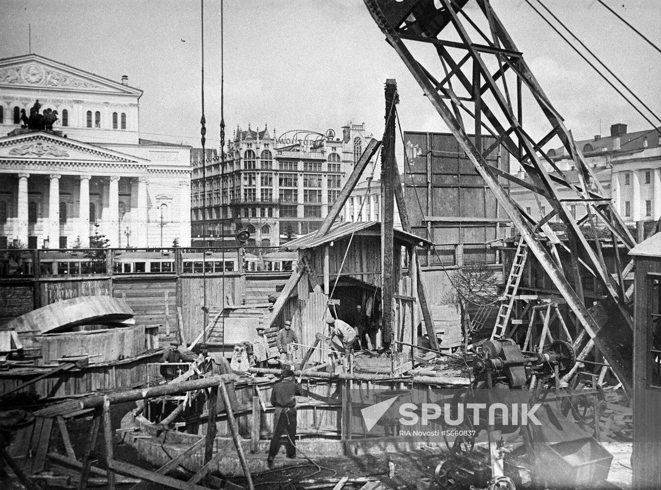 Construction of Ploshchad Sverdlova station of Moscow Metro