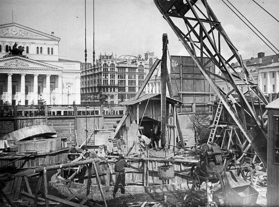Construction of Ploshchad Sverdlova station of Moscow Metro