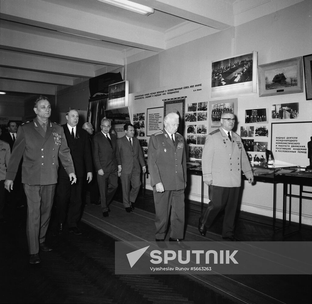 Czechoslovak delegation visits Moscow