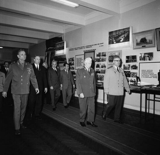 Czechoslovak delegation visits Moscow