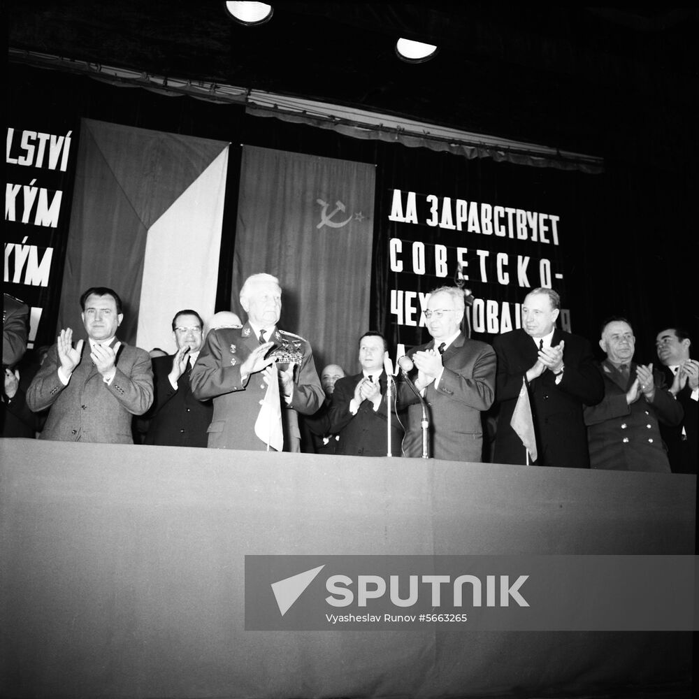 Czechoslovak delegation visits Moscow
