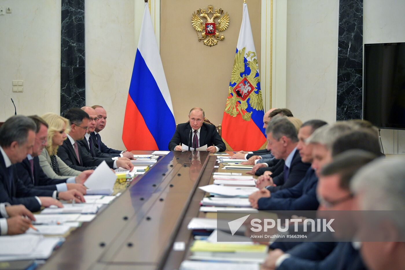 President Putin holds meeting with Russian Government ministers