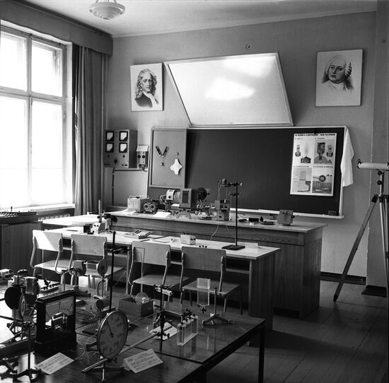 School equipment for physics class